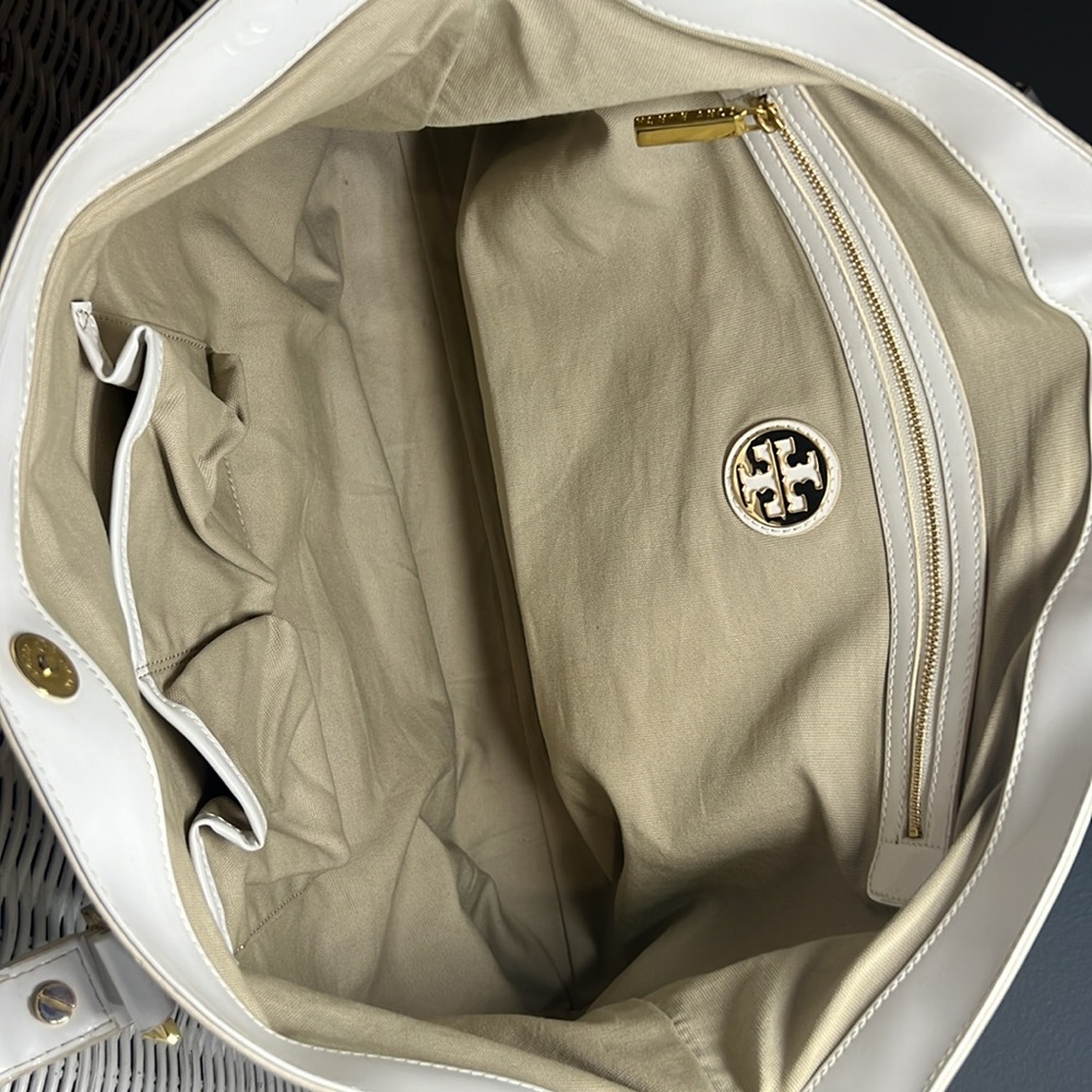 Tory Burch Tan and White Tote Bag - Picture 11 of 16